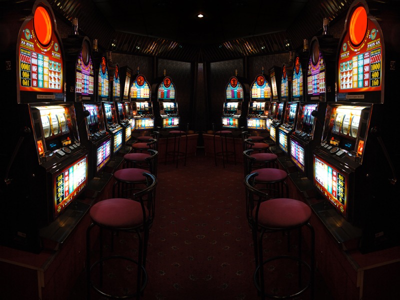 Rolling Slots casino